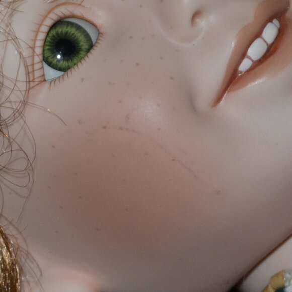 Danbury Mint porcelain Nancy Leslie Hippie Fine Collector Doll - Picture 3 of 10